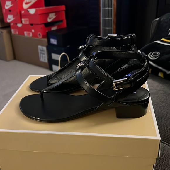 Michael Kors Sasha Thong - Picture 1 of 7